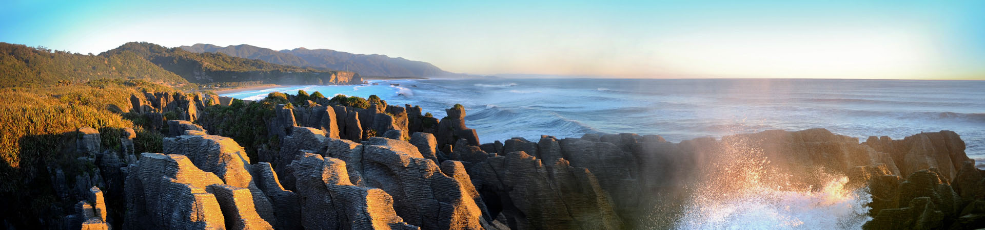 Punakaiki ocean and rocks